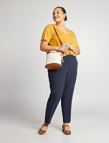 T-shirt scollo a V in misto lino