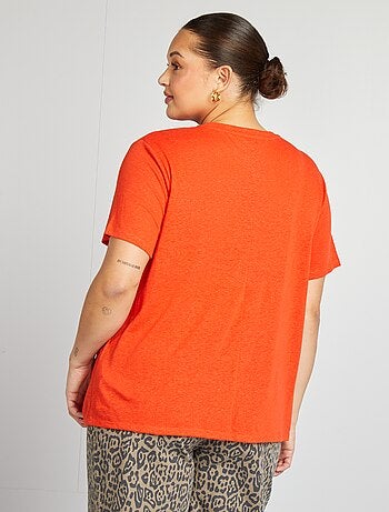 T-shirt scollo a V in misto lino