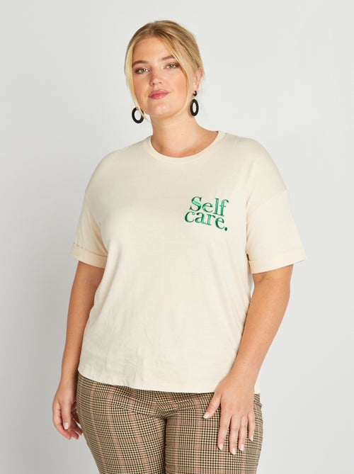 T-shirt scollo tondo con scritta ricamata - Kiabi