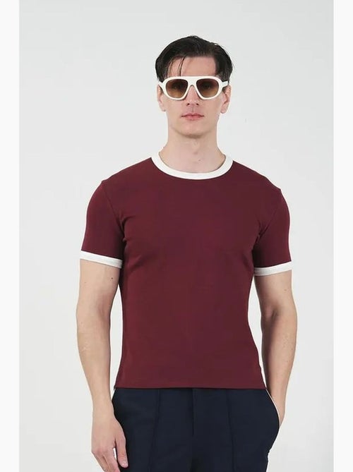 T-shirt slim fit con girocollo e bordatura a contrasto giesto - Kiabi