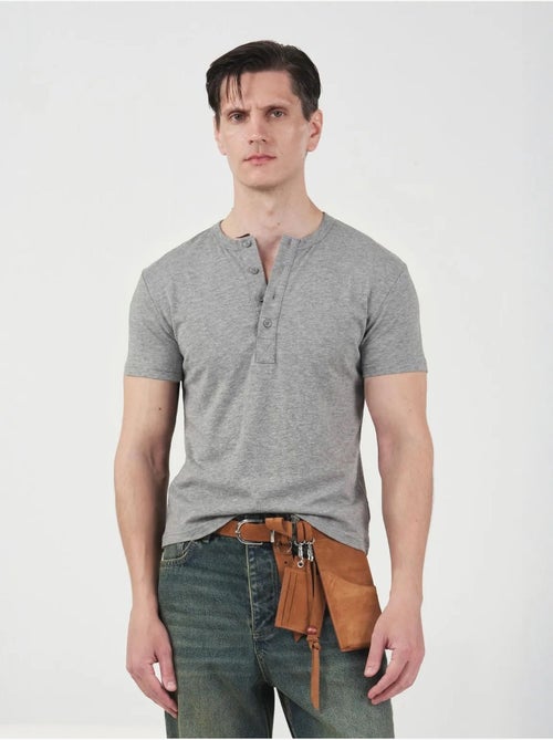 T-shirt slim fit con girocollo e bottoni giesto - Kiabi T-shirt slim fit con girocollo e bottoni giesto - Kiabi