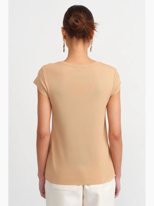 T-shirt slim fit in cotone con girocollo dilvin - Kiabi T-shirt slim fit in cotone con girocollo dilvin - Kiabi