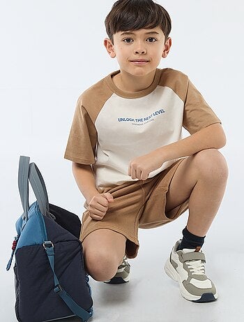 T-shirt stampata con messaggio