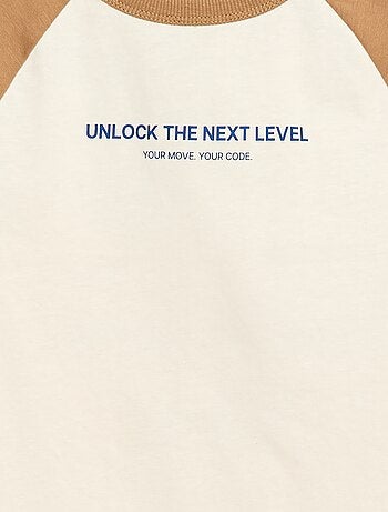 T-shirt stampata con messaggio