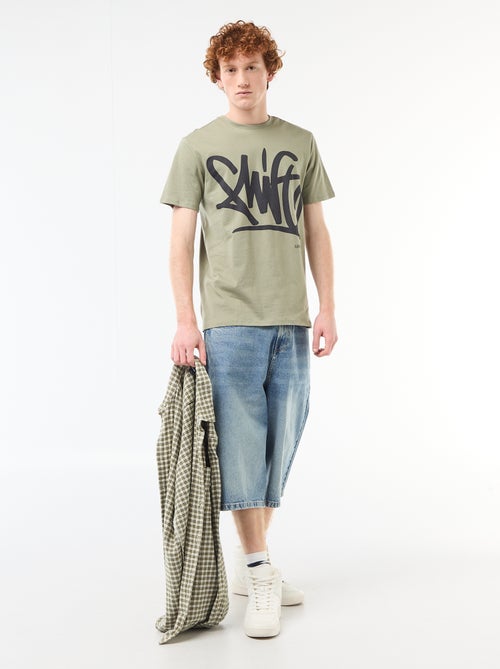 T-shirt stampata con motivo piazzato in cotone tinta unita - Kiabi T-shirt stampata con motivo piazzato in cotone tinta unita - Kiabi