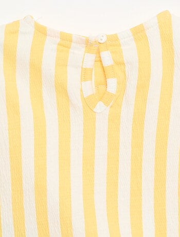 T-shirt stampata e con volant