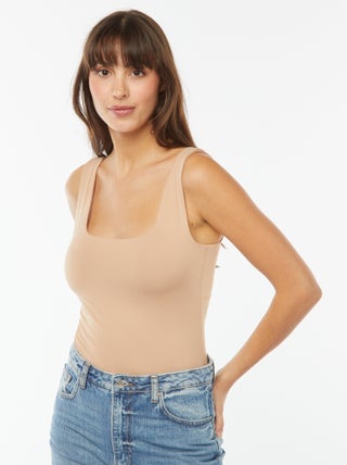 T-shirt stretch con scollo quadrato