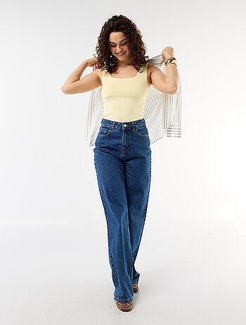 T-shirt stretch con scollo quadrato