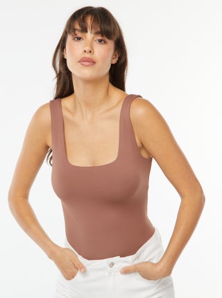 T-shirt stretch con scollo quadrato