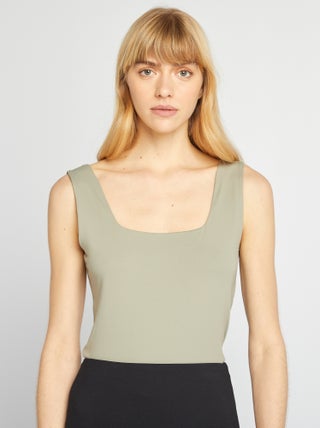T-shirt stretch con scollo quadrato