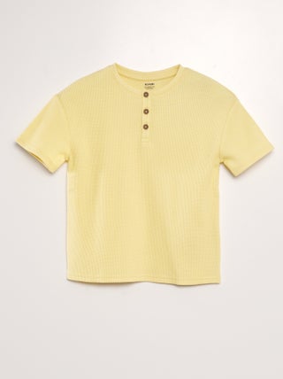 T-shirt testurizzata con collo serafino