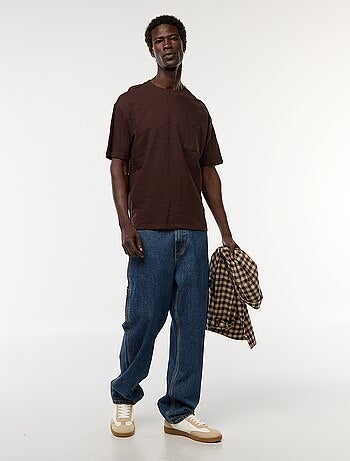 T-shirt tinta unita a maniche corte con tasca sul petto