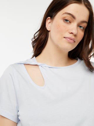T-shirt tinta unita con cut out traforato ed effetto intrecciato