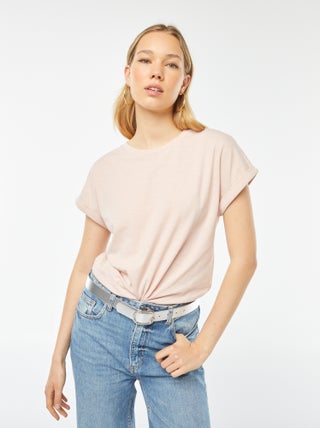 T-shirt tinta unita con scollo tondo e maniche corte con risvolti