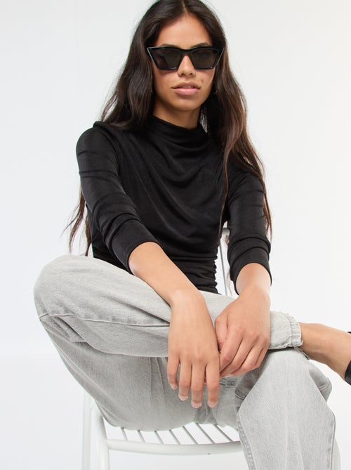 T-shirt tinta unita in tessuto fluido con collo alto - Kiabi