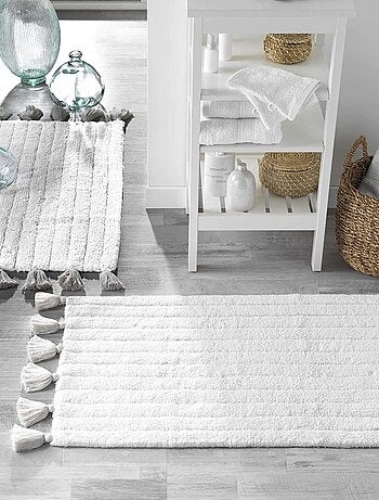 Tappeto da bagno semplice con pompon