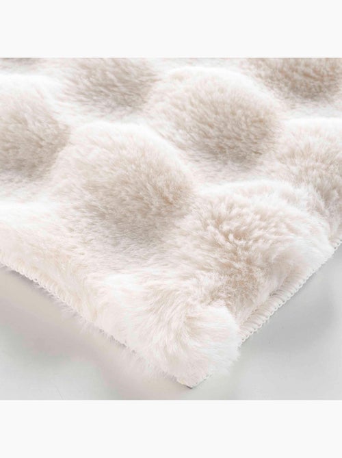 Tappeto morbido effetto pelliccia con rilievo soffice - Kiabi Tappeto morbido effetto pelliccia con rilievo soffice - Kiabi