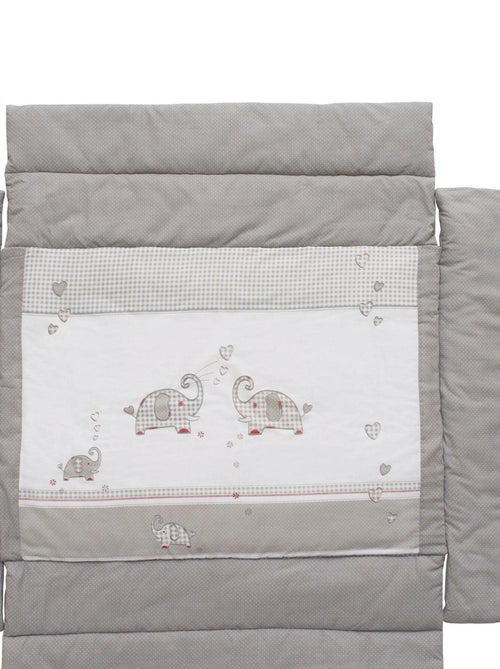 Tappeto per box universale con bordi – stampa elefanti – ROBA "Jumbotwins" - Kiabi Tappeto per box universale con bordi – stampa elefanti – ROBA "Jumbotwins" - Kiabi