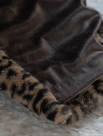 Tenda in finta pelliccia di leopardo