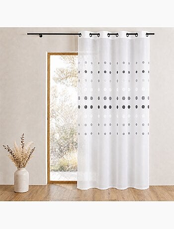 Tenda in organza con pois geometrici