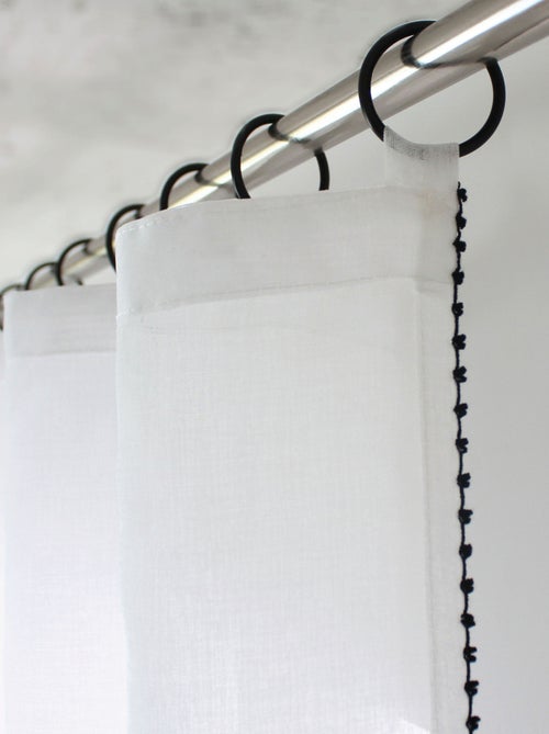 Tenda leggera ricamata con occhielli neri - Kiabi