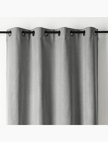 Tenda oscurante con occhielli