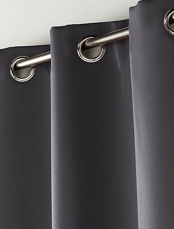 Tenda oscurante semplice con occhielli