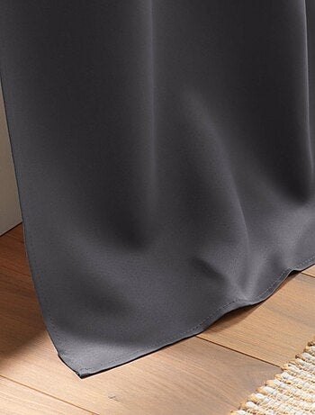 Tenda oscurante semplice con occhielli