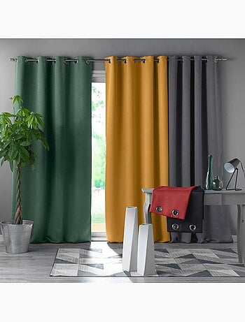 Tenda oscurante semplice con occhielli