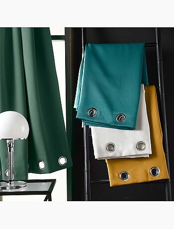 Tenda oscurante semplice con occhielli
