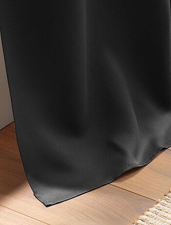 Tenda oscurante semplice con occhielli