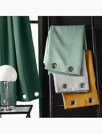 Tenda oscurante semplice con occhielli