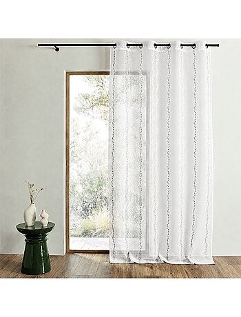 Tenda trasparente ricamata con sottili righe verticali stilizzate
