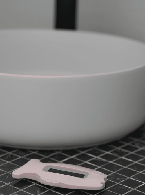 Thermobaby termometro da bagno digitale a forma di pesce LCD 35 fino a 40°C - Kiabi Thermobaby termometro da bagno digitale a forma di pesce LCD 35 fino a 40°C - Kiabi