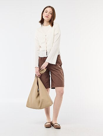 Top a collo a V in maglia goffrata con bottoni dorati