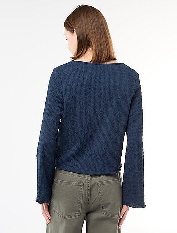 Top a collo a V in maglia goffrata con bottoni dorati