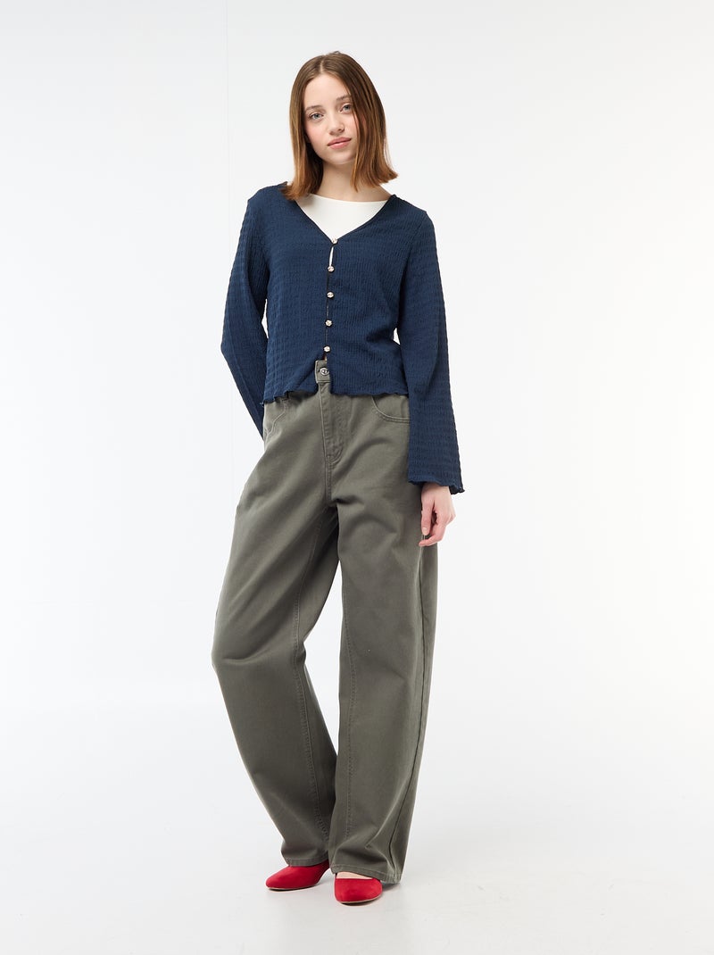 Top a collo a V in maglia goffrata con bottoni dorati Blu - Kiabi