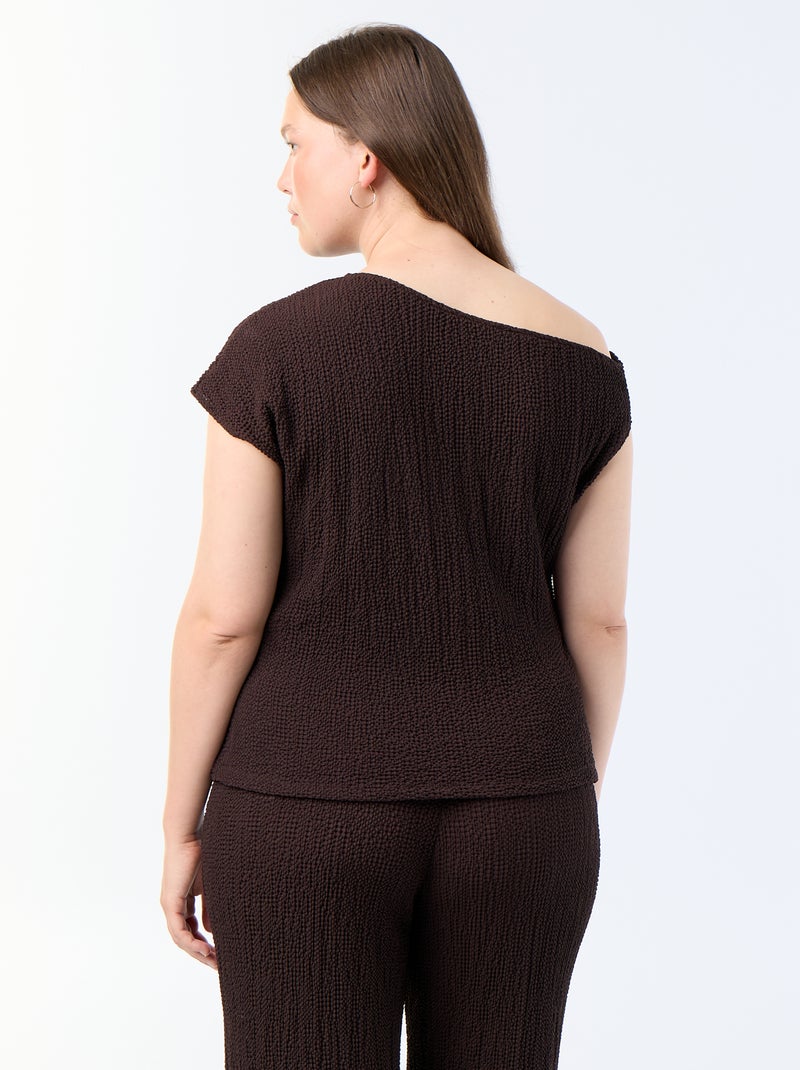Top asimmetrico in maglia crinkle con gioiello dorato Marrone - Kiabi