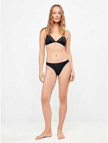 Top bikini triangolare traforato