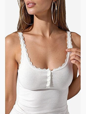 Top cami aderente con bordi in pizzo busem