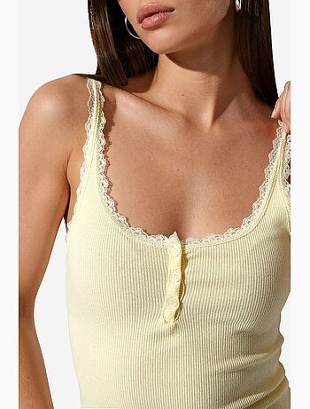 Top cami aderente con bordi in pizzo busem
