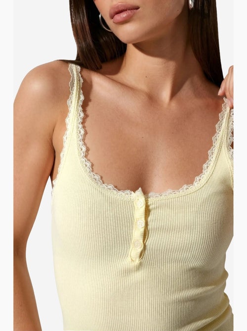 Top cami aderente con bordi in pizzo busem - Kiabi Top cami aderente con bordi in pizzo busem - Kiabi