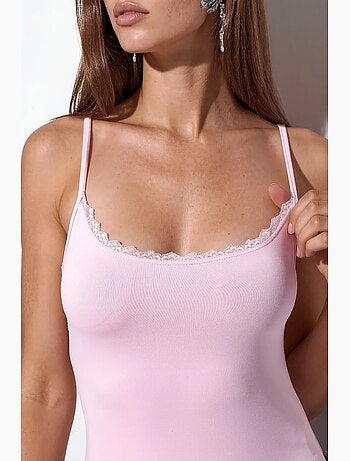 Top cami corto aderente in pizzo busem