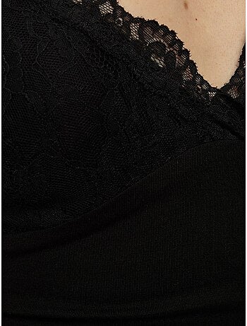 Top con scollo a v e dettagli in pizzo hiccup