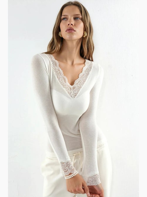 Top da donna in pizzo a maniche lunghe con scollo a v busem - Kiabi Top da donna in pizzo a maniche lunghe con scollo a v busem - Kiabi