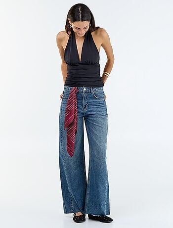 Top elasticizzato con scollo all'americana
