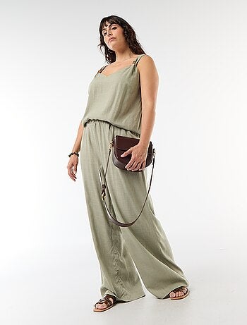 Top fluido in misto lino con gioielli dorati