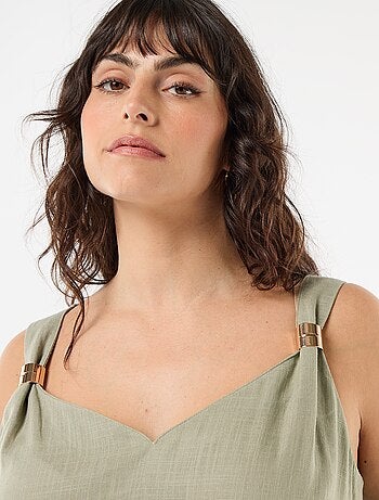 Top fluido in misto lino con gioielli dorati