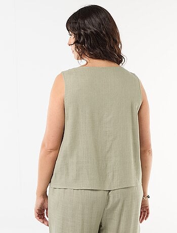 Top fluido in misto lino con gioielli dorati