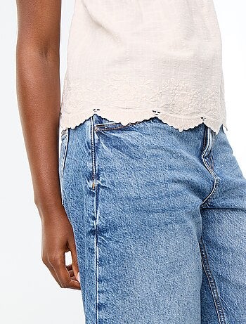 Top in cotone con bordi ricamati